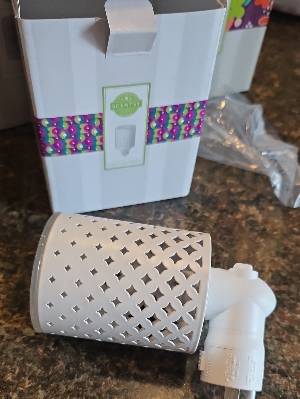 Scentsy White Ceramic Plug-In Lantern Warmer Light From Within